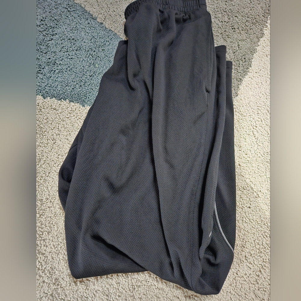 Under Armour Men’s Loose Fit Track‎ Pants